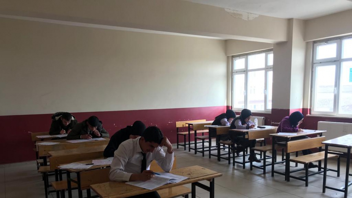 12. sınıf öğrencilerine yönelik deneme sınavı uygulandı.